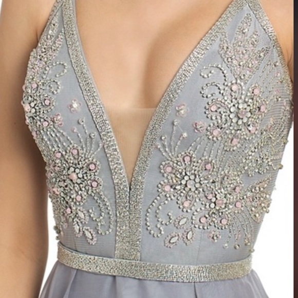 Beautiful one-of-a-kind ballgown perfect for prom, sweet16, and former locations - Picture 8 of 16